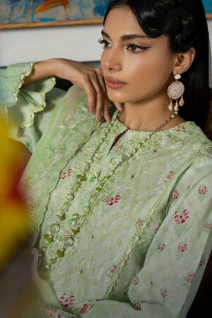 GULL JEE MUSAVVIR LUXURY LAWN DIGITAL CHIKANKARI SUITS SUPPLIER