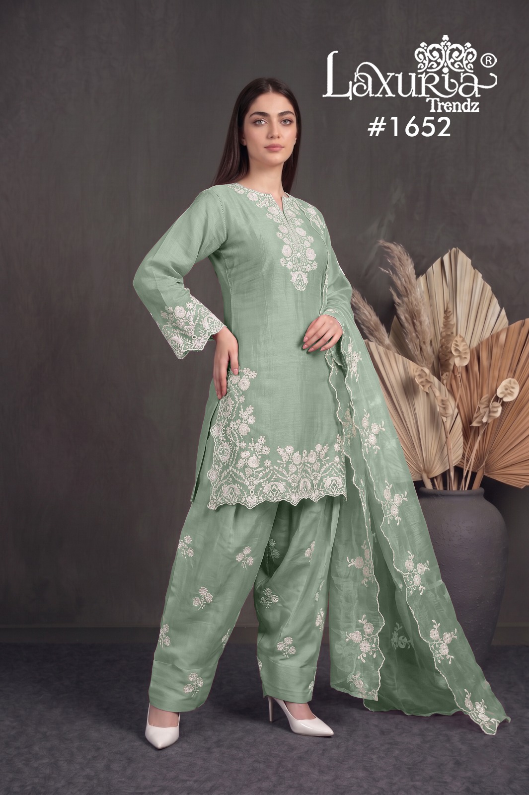 LAXURIA TRENDZ 1652 PAKISTANI KURTIS MANUFACTURER SURAT - Image 2