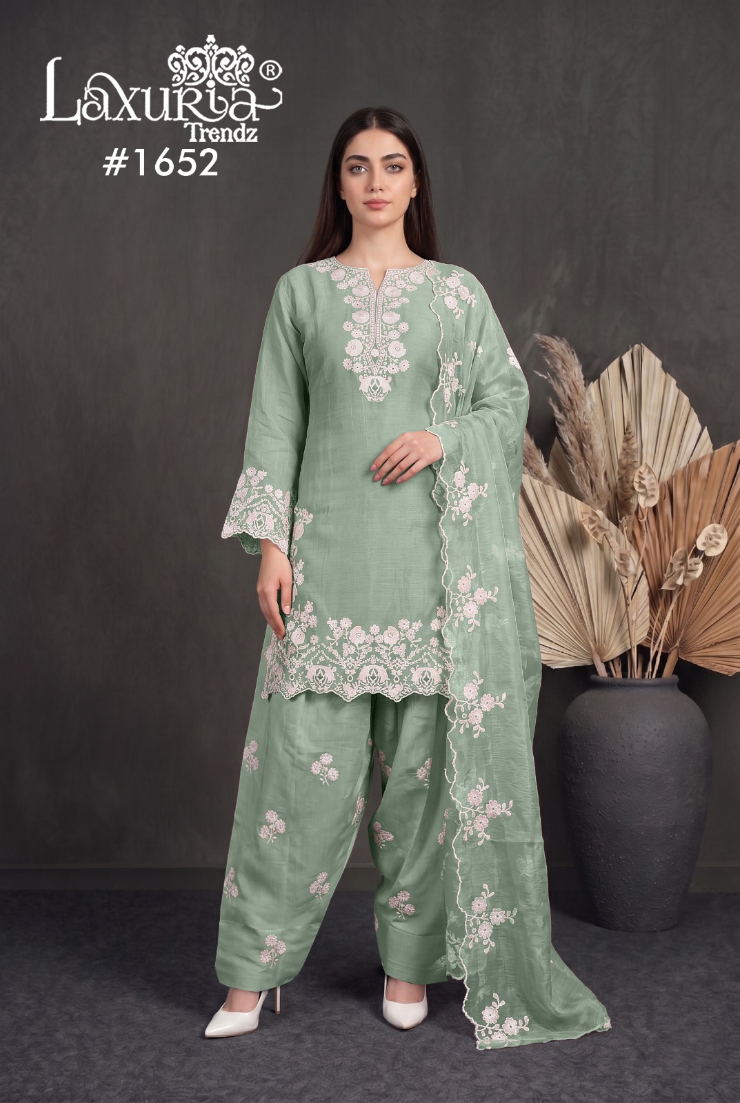 LAXURIA TRENDZ 1652 PAKISTANI KURTIS MANUFACTURER SURAT - Image 4