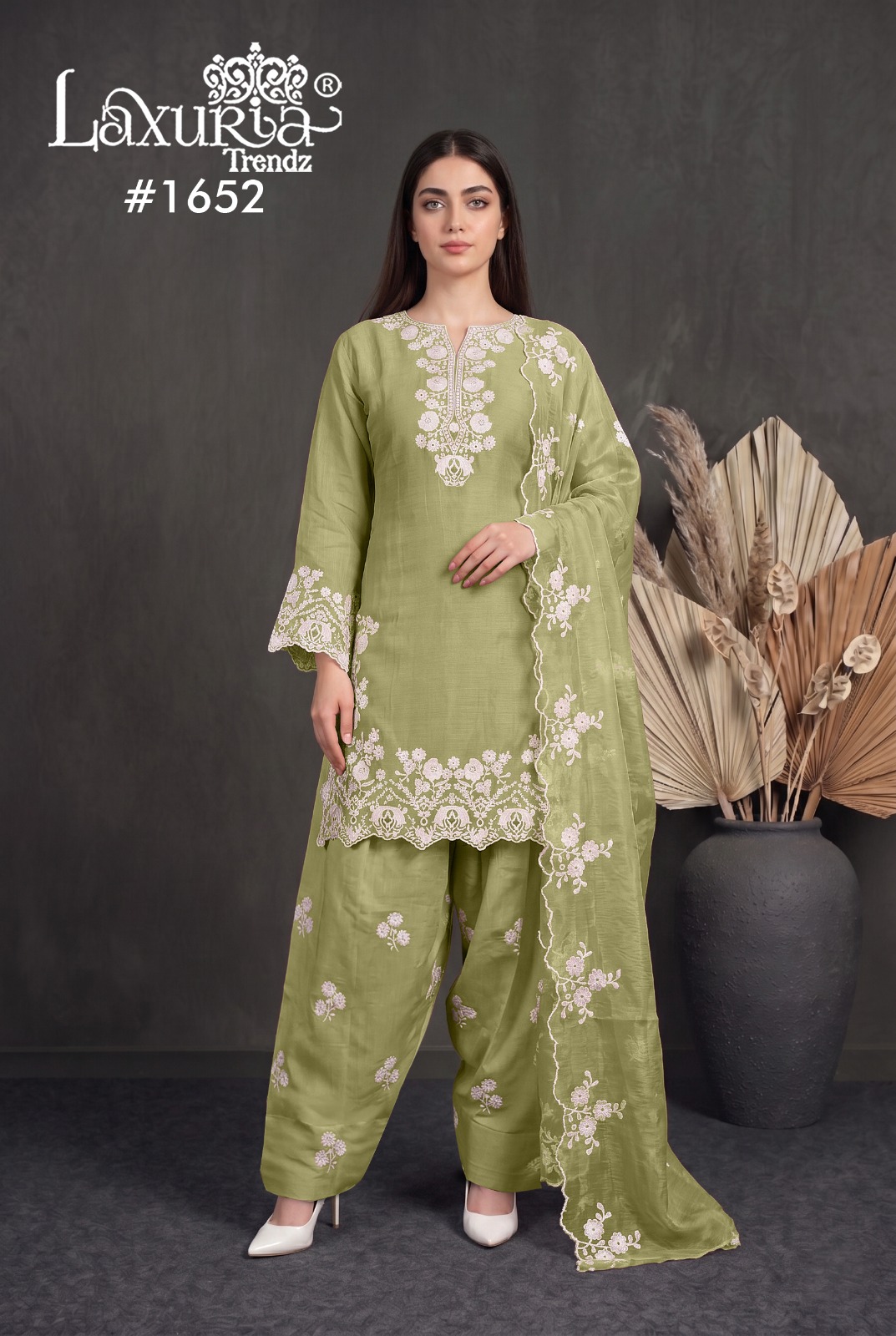 LAXURIA TRENDZ 1652 PAKISTANI KURTIS MANUFACTURER SURAT - Image 5